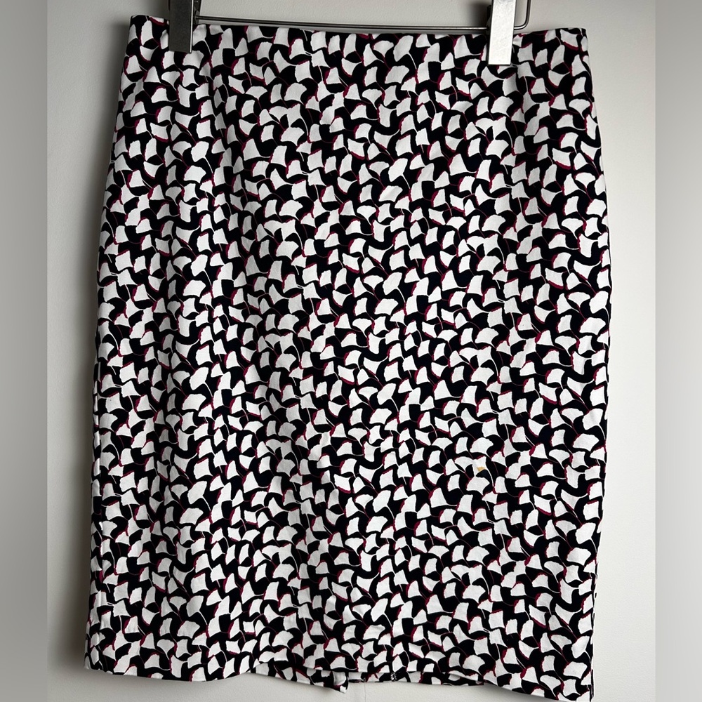 Ann Taylor Factory Stylish Black, White and Pink Patterned Skirt.